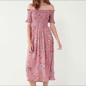 Urban Outfitters Off the shoulders dress